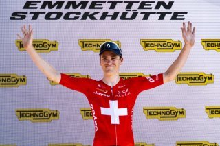 Mauro Schmid conserve son maillot de champion de Suisse sur route. KEYSTONE/GIAN EHRENZELLER